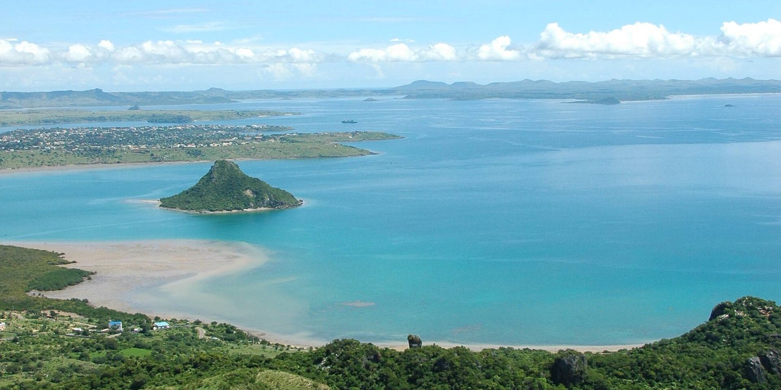 The wide turquoise bay of Diego Suarez